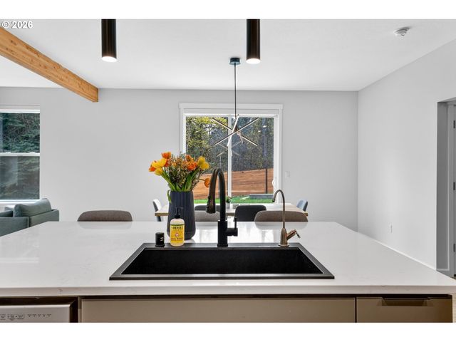 717 Ne 382ND St, La Center, WA 98629