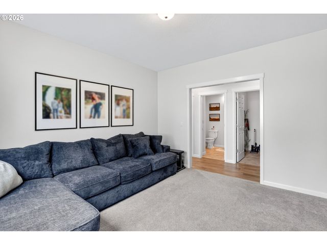 717 Ne 382ND St, La Center, WA 98629