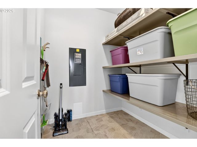 717 Ne 382ND St, La Center, WA 98629