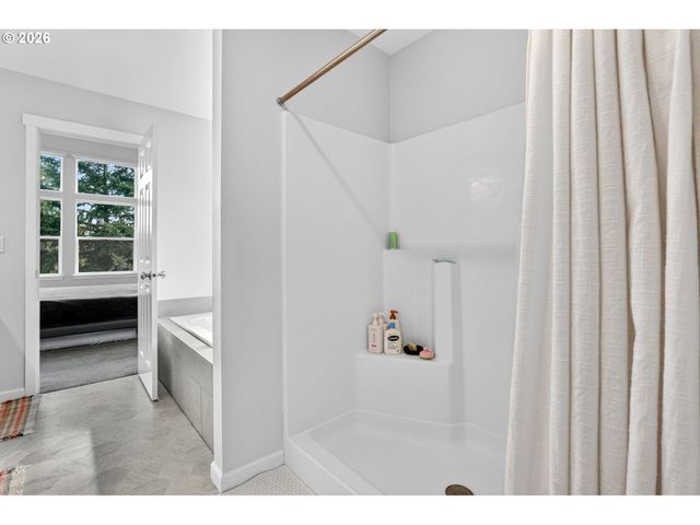 717 Ne 382ND St, La Center, WA 98629