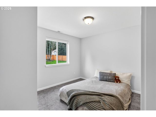 717 Ne 382ND St, La Center, WA 98629