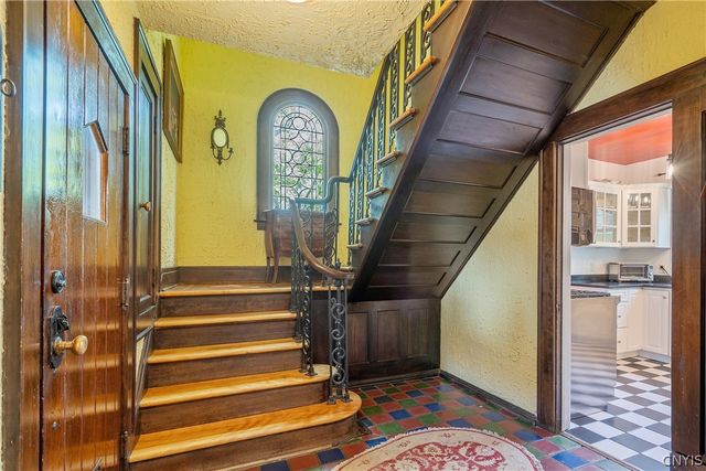 109 Euclid Terrace, Syracuse, NY 13210