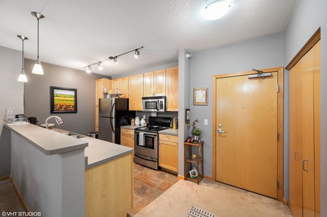 7601 Aldrich Avenue S 215, Richfield, MN 55423