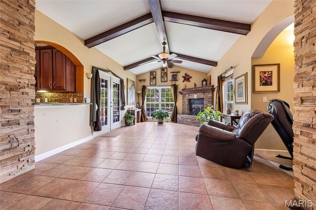 5025 Edinburg Court, Columbia, IL 62236