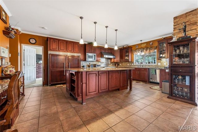5025 Edinburg Court, Columbia, IL 62236