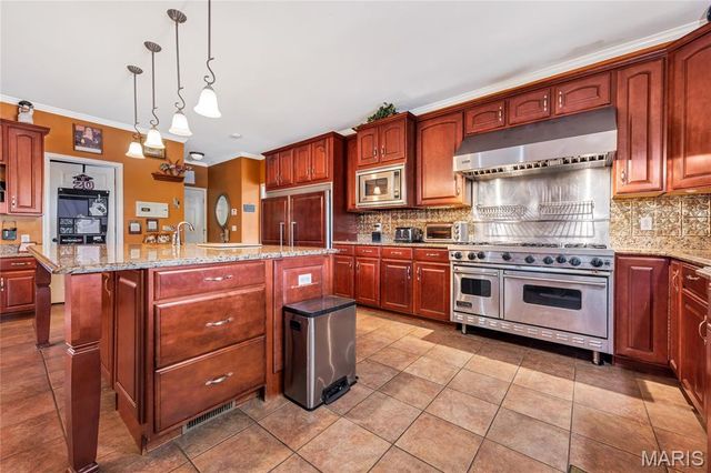 5025 Edinburg Court, Columbia, IL 62236