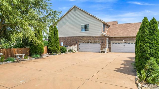 5025 Edinburg Court, Columbia, IL 62236