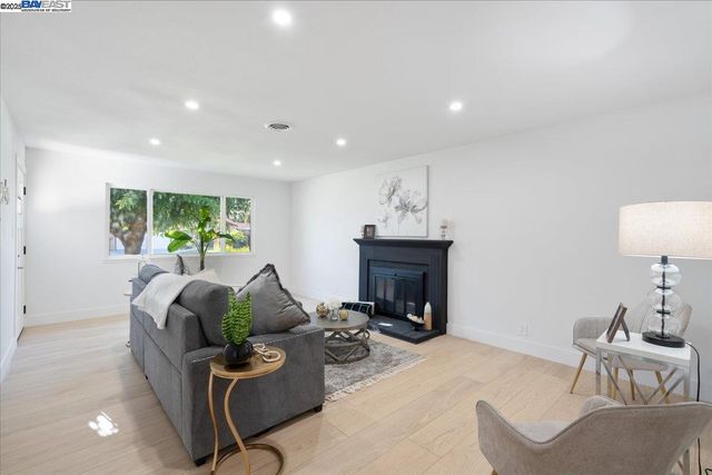 4023 Roland Dr, Concord, CA 94521