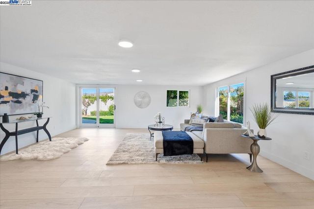 4023 Roland Dr, Concord, CA 94521