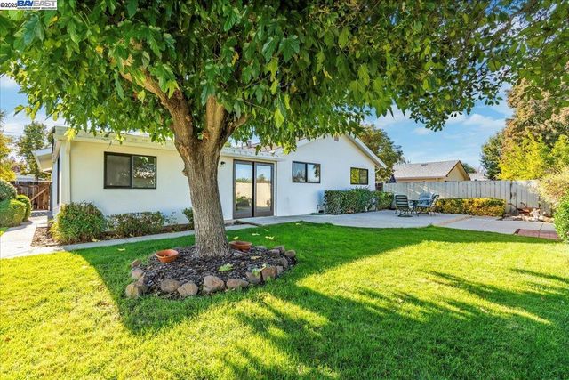 4023 Roland Dr, Concord, CA 94521