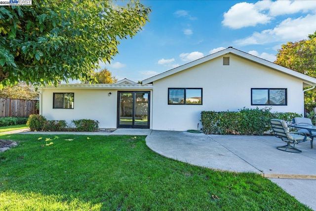 4023 Roland Dr, Concord, CA 94521
