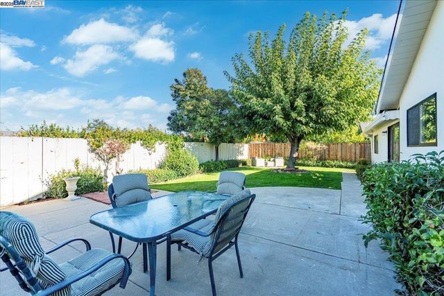 4023 Roland Dr, Concord, CA 94521