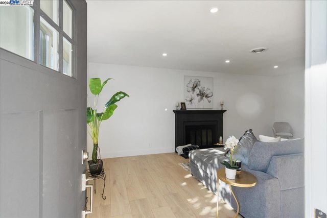 4023 Roland Dr, Concord, CA 94521