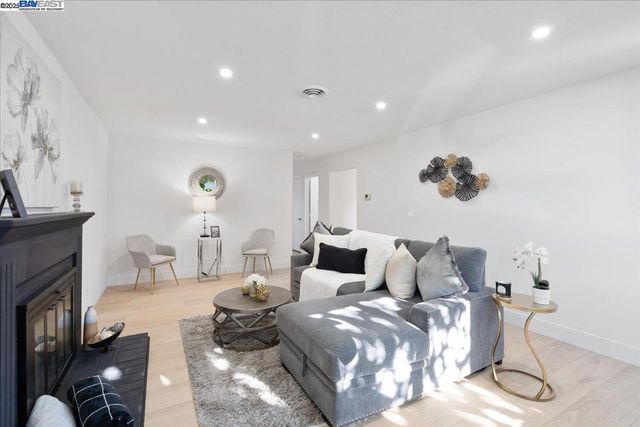 4023 Roland Dr, Concord, CA 94521