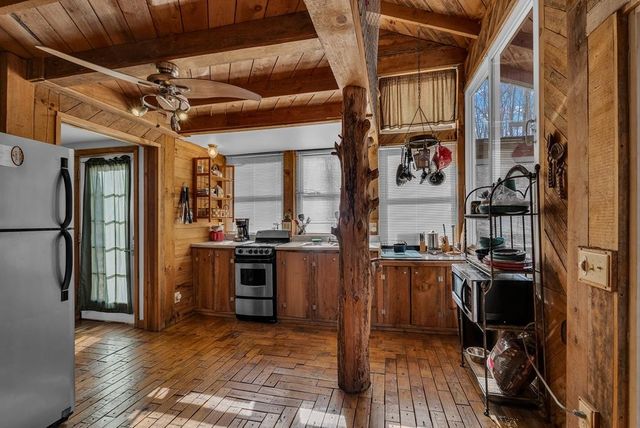 107 Burchette Dr, Crossville, TN 38572