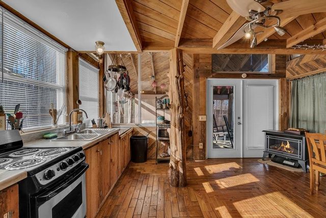 107 Burchette Dr, Crossville, TN 38572