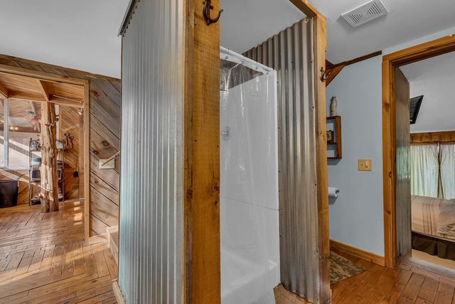 107 Burchette Dr, Crossville, TN 38572