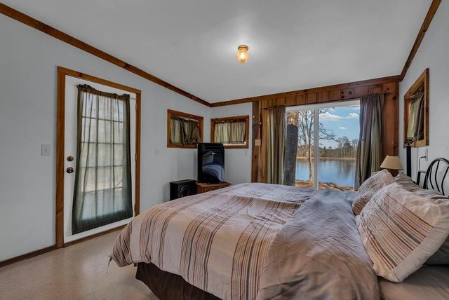 107 Burchette Dr, Crossville, TN 38572