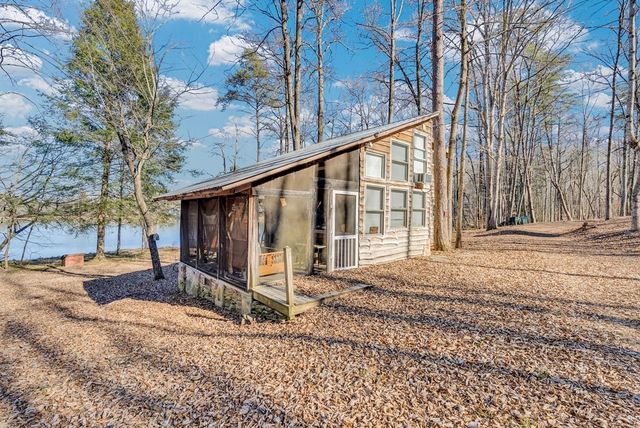 107 Burchette Dr, Crossville, TN 38572