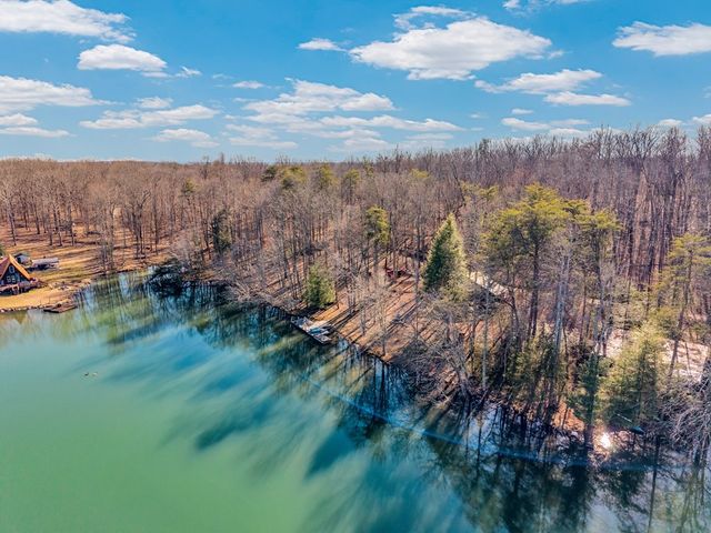 107 Burchette Dr, Crossville, TN 38572