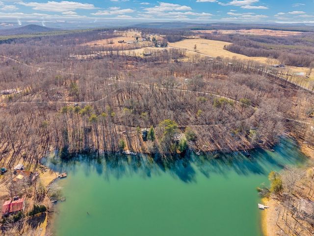 107 Burchette Dr, Crossville, TN 38572