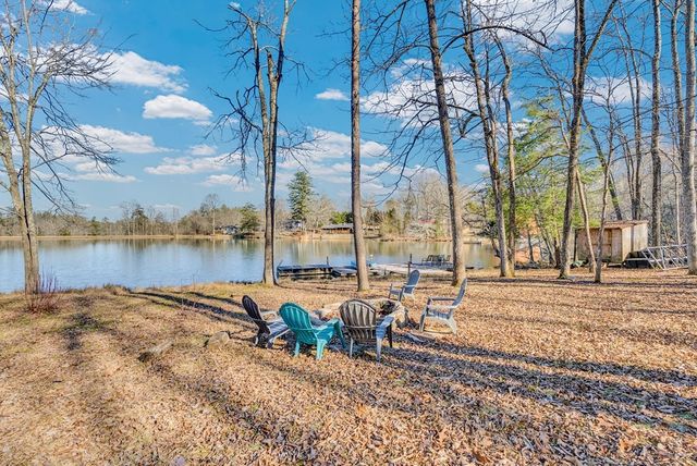 107 Burchette Dr, Crossville, TN 38572