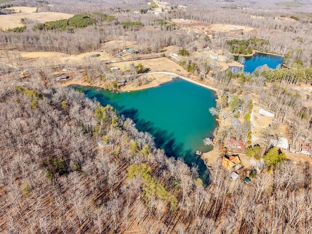 107 Burchette Dr, Crossville, TN 38572