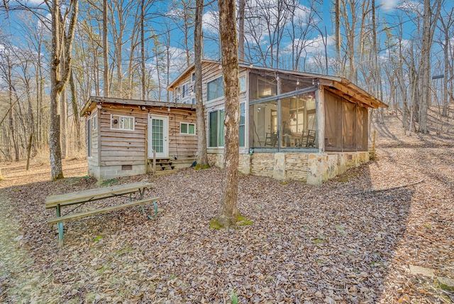 107 Burchette Dr, Crossville, TN 38572