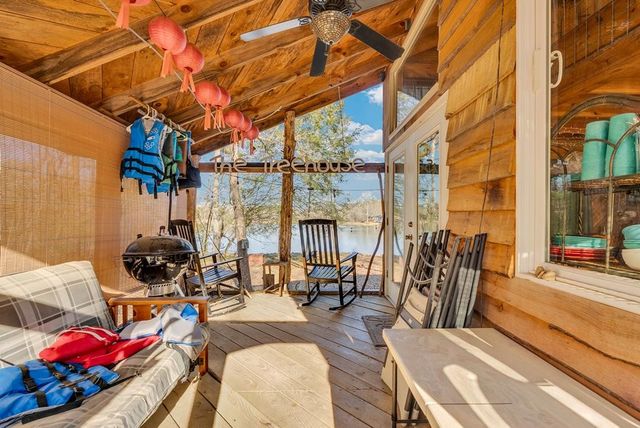 107 Burchette Dr, Crossville, TN 38572