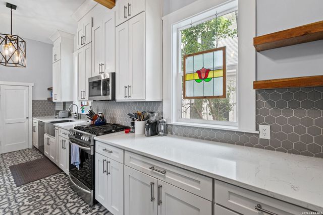 525 W MAGNOLIA AVE, San Antonio, TX 78212