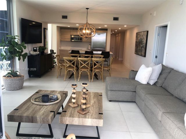 16385 Biscayne Blvd 507, North Miami Beach, FL 33160