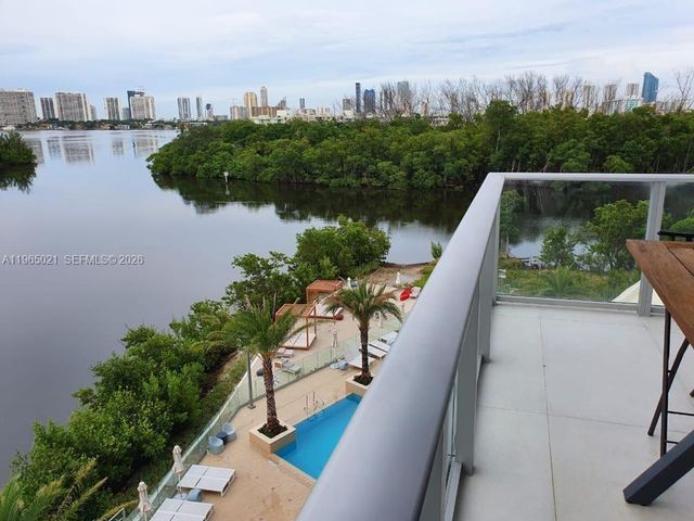 16385 Biscayne Blvd 507, North Miami Beach, FL 33160