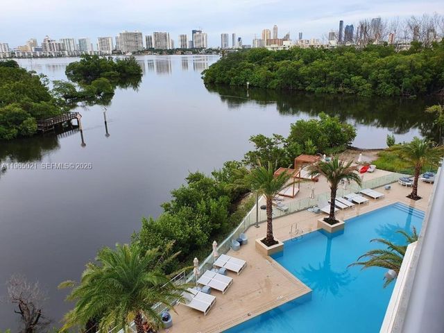 16385 Biscayne Blvd 507, North Miami Beach, FL 33160