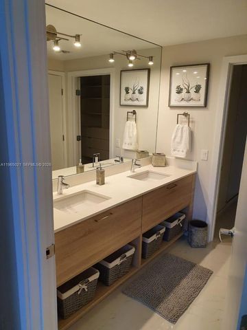 16385 Biscayne Blvd 507, North Miami Beach, FL 33160