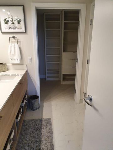 16385 Biscayne Blvd 507, North Miami Beach, FL 33160