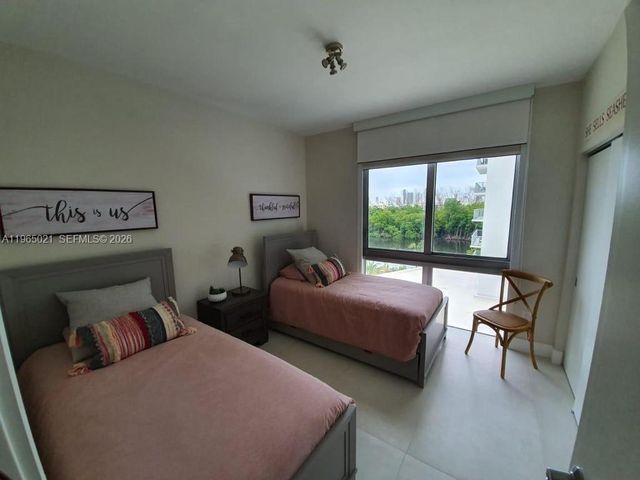 16385 Biscayne Blvd 507, North Miami Beach, FL 33160