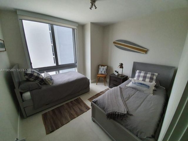 16385 Biscayne Blvd 507, North Miami Beach, FL 33160