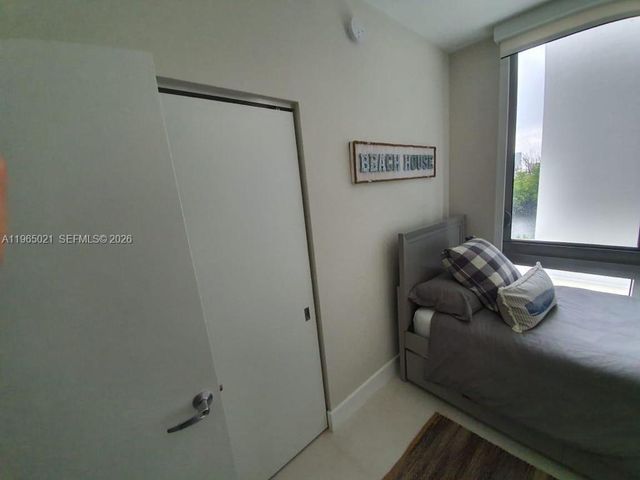 16385 Biscayne Blvd 507, North Miami Beach, FL 33160