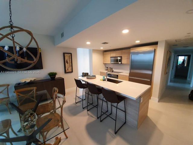 16385 Biscayne Blvd 507, North Miami Beach, FL 33160