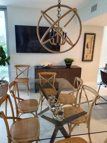 16385 Biscayne Blvd 507, North Miami Beach, FL 33160