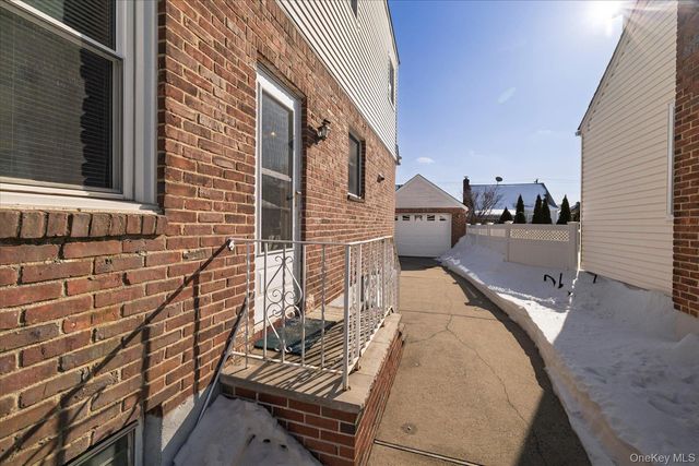 1065 Russell Street, Franklin Square, NY 11010