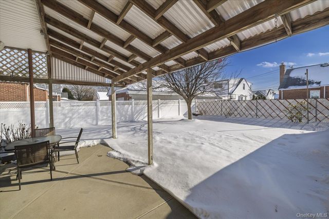 1065 Russell Street, Franklin Square, NY 11010