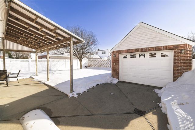 1065 Russell Street, Franklin Square, NY 11010