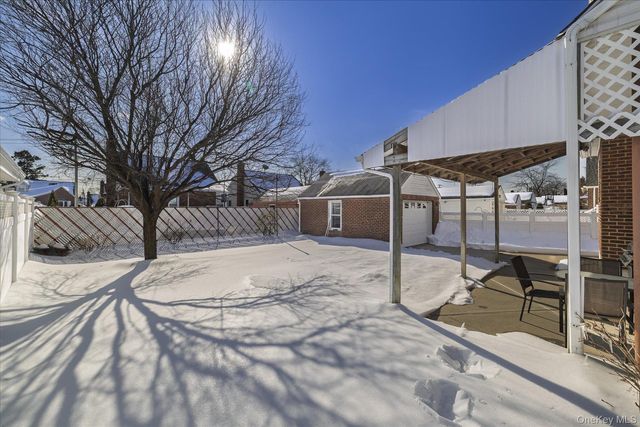 1065 Russell Street, Franklin Square, NY 11010