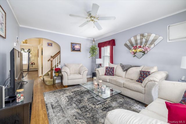 1065 Russell Street, Franklin Square, NY 11010