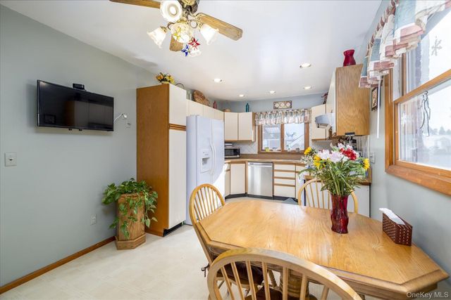 1065 Russell Street, Franklin Square, NY 11010