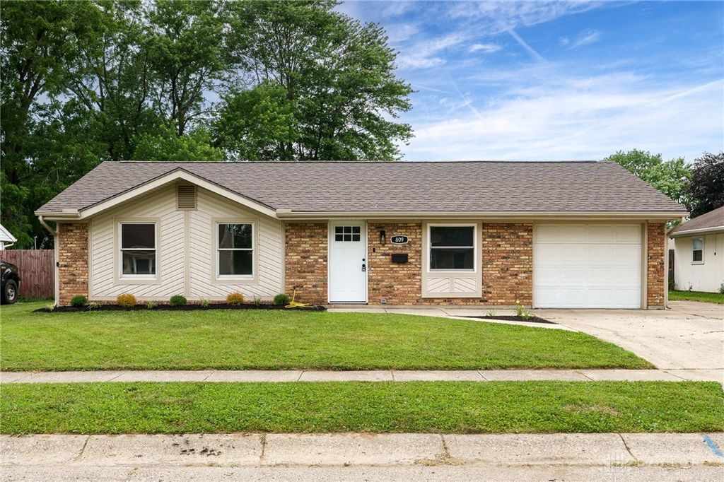 809 Bayberry Drive, New Carlisle, OH 45344