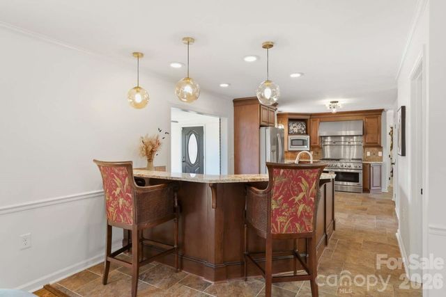 3811 Pinecrest Drive NE, Hickory, NC 28601