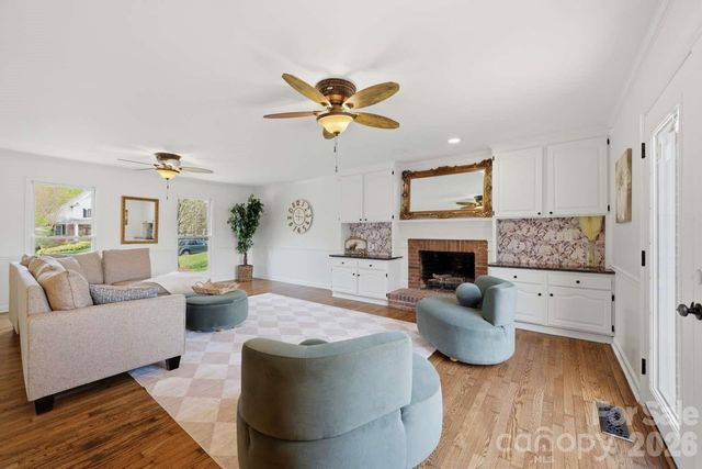 3811 Pinecrest Drive NE, Hickory, NC 28601