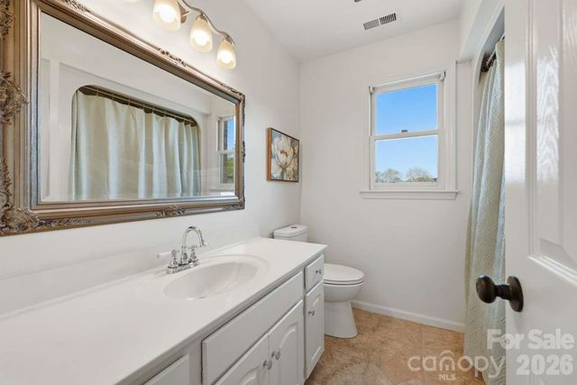 3811 Pinecrest Drive NE, Hickory, NC 28601